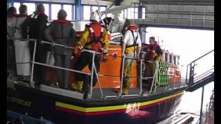 CROMER LIFEBOAT LAUNCH JUL 06wmv [upl. by Lraep]