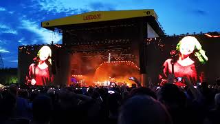 Dave Grohl sings My Hero with daughter Violet Grohl Foo Fighters Live Leeds Festival 2019 [upl. by Rorke]