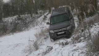 Mitsubishi Pajero 5 portes 32 DID sous la neige [upl. by Anoet747]