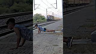 ट्रेन ए राही थी मैं मर्दा मर्दा बच गया fit motivation shortvideo therock ronaldo viratkohli [upl. by Azial]