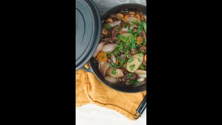 Boeuf bourguignon stoof­scho­tel met wijn en rund­vlees  Shorts [upl. by Zoeller]