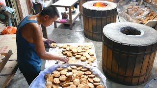 MASSIVE MALAYSIAN STREET FOOD TOUR in IPOH PERAK  Nasi Ganja Curry Mee and MORE [upl. by Tormoria]