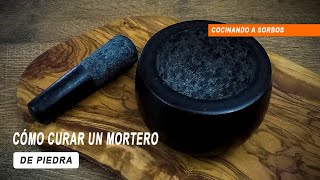 CÓMO CURAR UN MORTERO O MOLCAJETE DE PIEDRA  puesta a punto para su primer uso [upl. by Eittap680]