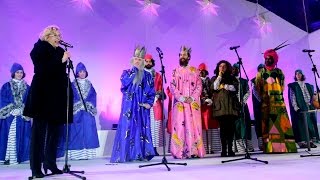 MANUELA CARMENA presenta a los Reyes Magos en Cablagata de MADRID 2016 [upl. by Teria970]