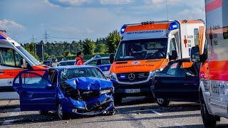 FRONTALCRASH fordert 4 SCHWERVERLETZTE darunter 1 KIND  GROSSEINSATZ RETTUNGSDIENST [upl. by Berna426]