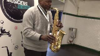 Superbe chanteur jazz saxophoniste dans le métro [upl. by Zak701]