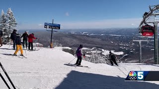 Crowds visit Vermont ski resort after early spring storm [upl. by Lahpos]