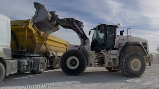 Taş Ocağında Mıcır Yükleme Hidromek 640WL Loder Yükleyici  HMK Loader Loading Dump Kipper [upl. by Nahtam]