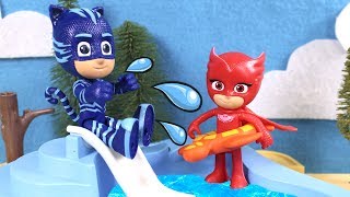 ⚡ PJ MASKS ⚡Gatuno Gekko y Buhita van a la piscina  Heroes en Pijama Juguetes en Español [upl. by Nosrac]