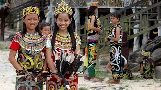 Dayaks y Bajaus Borneo  Malasia  Indonesia [upl. by Ettennal]