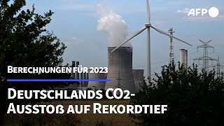 Deutschlands CO2Ausstoß 2023 auf Rekordtief gesunken  AFP [upl. by Yehsa369]