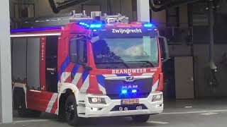 afsluiting open dag brandweer gaat met spoed weg bij de brandweerkazerne in Zwijndrecht [upl. by Elliven]