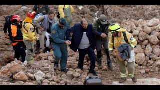 EN DIRECT  Inondations en Espagne  158 morts selon un nouveau bilan des services de secours [upl. by Shulem]