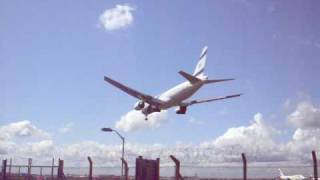 el al 777 landing at heathrow [upl. by Gnud644]