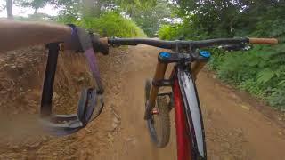 Entrenando downhill en Senderos Colon Costa Rica [upl. by Riem]