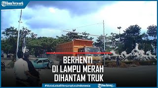 Detik detik Sedan Berhenti di Lampu Merah Dihantam Truk Dump [upl. by Afihtan492]