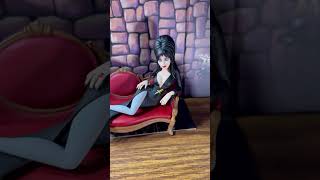 Neca Toony Terrors ELVIRA ON COUCH Horror Hosts VAMPIRA amp SVENGOOLIE Figures Quick Look [upl. by Eenrahc]