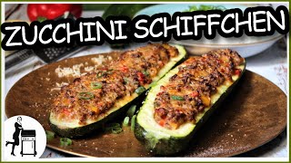 Gratinierte Zucchini Schiffchen mit Hackfleisch  saftig amp cremig  Die Frau am Grill [upl. by Electra]