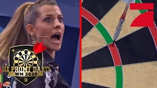 Triple 13 Sarah Harrison verwandelt Match Darts  Promi Darts WM 2020  ProSieben [upl. by Aidin170]