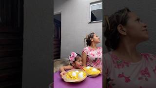 Alexia enganou a mamãe e ficou com os ovos ￼ comédia humor comedia humorecomedia viralshort [upl. by Oknuj783]