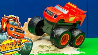 BLAZE AND THE MONSTER MACHINES Jumps the Kinetic Sand Monster Truck Toy [upl. by Ahcila611]