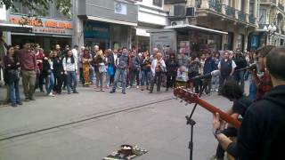 Artistas callejeros deslumbran al público en Argentina [upl. by Norted]