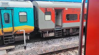 Nizamuddin express meets Mangalore express at Dhone junction [upl. by Kcirej]