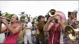 Orquestra Voadora  Moliendo Café [upl. by Arracahs]