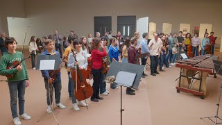 El ensemble de profesores y alumnos del Conservatorio de Ponferrada interpretan In C de Terry Riley [upl. by Kyriako]