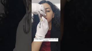 Colocando piercing na boca Vertical Labret [upl. by Arabela65]