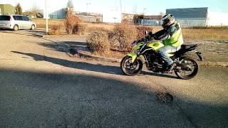 Sinsérer et sortir dun rond point à Moto le 29122016 [upl. by Charron]