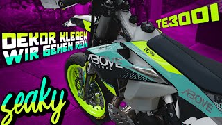 How to DEKOR aufkleben an der Supermoto [upl. by Uzziel]