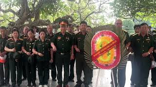 Chúng tôi thắp hưởng tưởng niệm các anh hùng liệt sỹ đã hy sinh trong trận giải phóng Điện Biên [upl. by Ianej811]