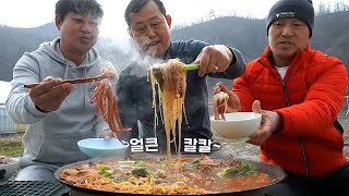 얼큰한국물이 땡길때는 솥뚜껑 불낙전골 Korean Food Bulgogi amp Octopus Stew Mukbang [upl. by Arrat]