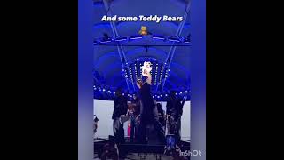 srkShahrukh Khan teddy de raha hai kis kisko teddy chahie 🥰 bollywood music lovesong [upl. by Anilave]