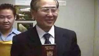 Fujimori recibiendo su pasaporte peruano en Japon [upl. by Adnoek628]