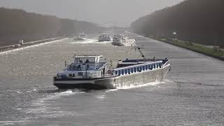 Zware windstoten op het Amsterdam Rijnkanaal  Binnenvaart [upl. by Anattar266]