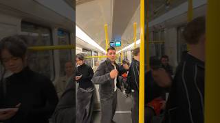 Liegestützen Challenge in der UBahn 🔥 shorts [upl. by Eelirol]