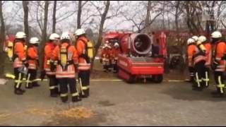 Feuerwehr löscht Hähnchenstall [upl. by Norraj]