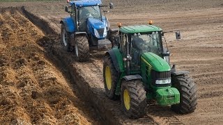 John Deere en New Holland samen diepploegen loonbedrijf Markvoort [upl. by Eeb]