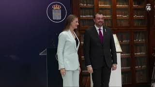 Entrega a SAR la Princesa de Asturias de la Medalla de Asturias [upl. by Brynna221]