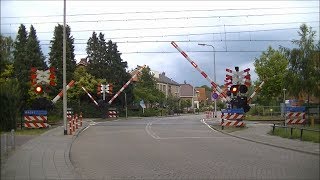 Spoorwegovergang Amersfoort Vathorst  Dutch railroad crossing [upl. by Arrat]