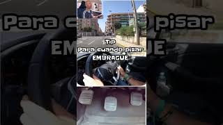 Sabes CUÁNDO pisar EMBRAGUE autoescuela examendeconducir drivingexam manejar [upl. by Enihpets234]