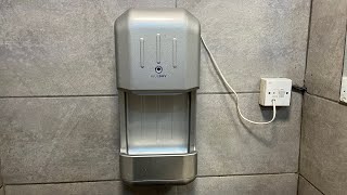 Xinda  Biodrier Bluedry Hand Dryer at The Board Inn Whitby 🚹 [upl. by Auberbach]