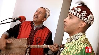 Le maâlem Abdelslam Alikane Souiri joue quotBaniaquot  Festival gnawa dEssaouira Maroc [upl. by Call18]