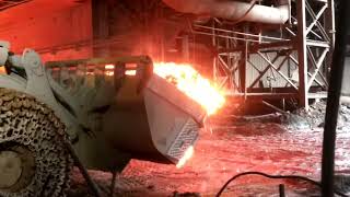 Hot Slag Remove From slagpit through catterpillar 988 steelmill steel stellar cat [upl. by Gnohc]