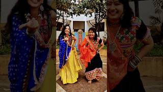 Savaria savaria mohansisters dancecover [upl. by Annocahs692]