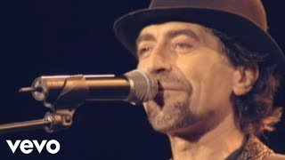 Joaquín Sabina  Nos Sobran los Motivos Actuación Directo [upl. by Eneloc700]