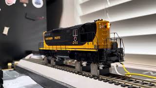 Proto2000 Northern Pacific GP9 wLoksound 5 [upl. by Tisdale]