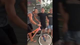 descendo de bicicleta kkkk😂 shorts shortvideo [upl. by Gide]